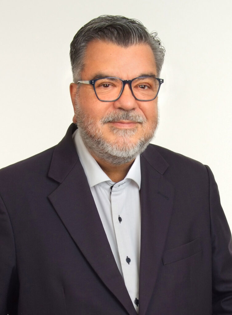 Portraitfotos Dr. Felippe 4793 foto august web